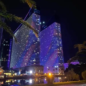 Orbi Twin Towers Апарт-отель